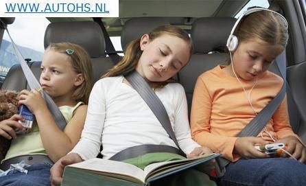 Spelletjes voor 2  personen voor in de auto. Steen papier schaar , hints.